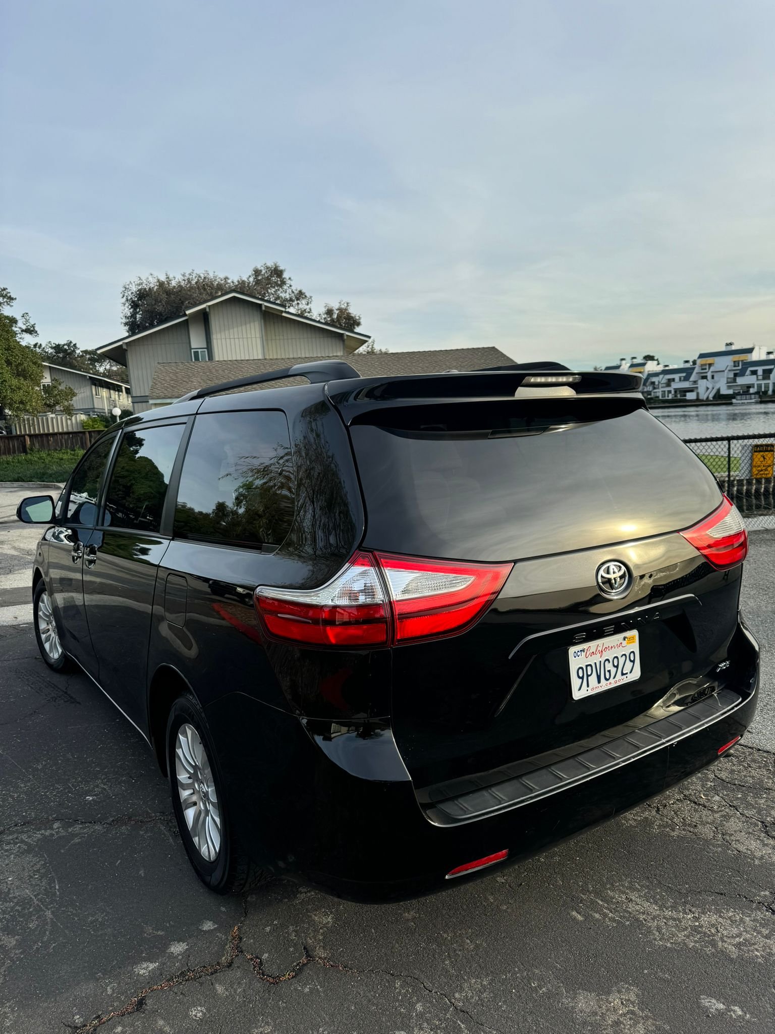 2017 Toyota Sienna XLE – 140,000 miles