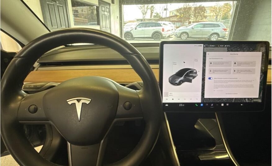 Tesla Model 3 Standard Range Plus Sedan 4D