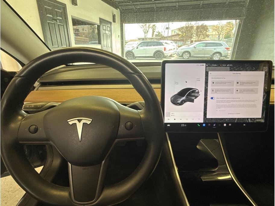 Tesla Model 3 Standard Range Plus Sedan 4D