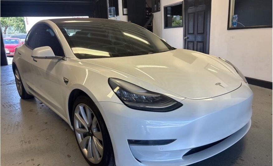 Tesla Modelo 3 Sedan de longo alcance Modelo 4D