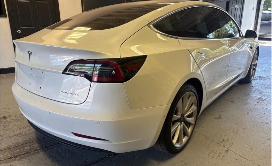 Tesla Modelo 3 Sedan de longo alcance Modelo 4D