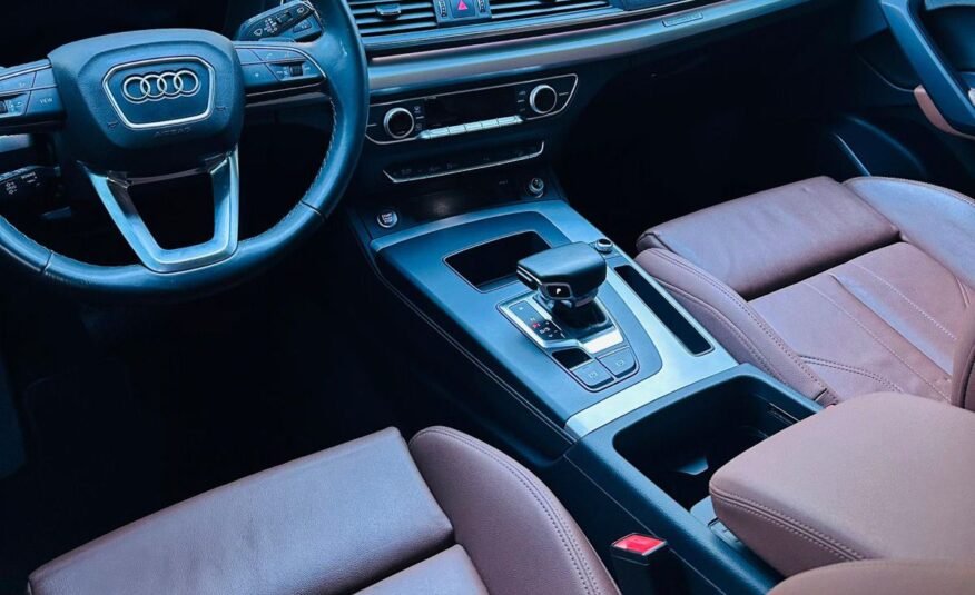 Audi/ Q5 Sline 2023 2.0 TFSI Quattro