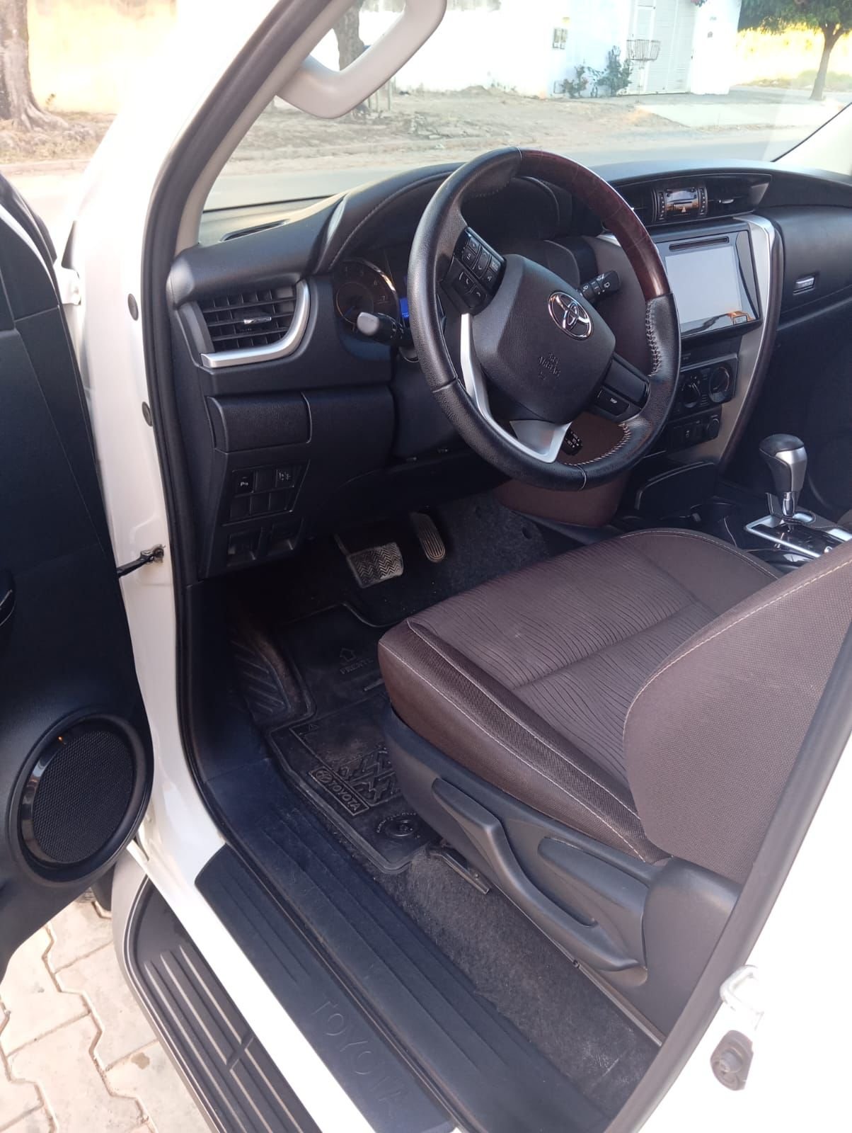 TOYOTA/ HILUX SW4 SR 2.7 4×2