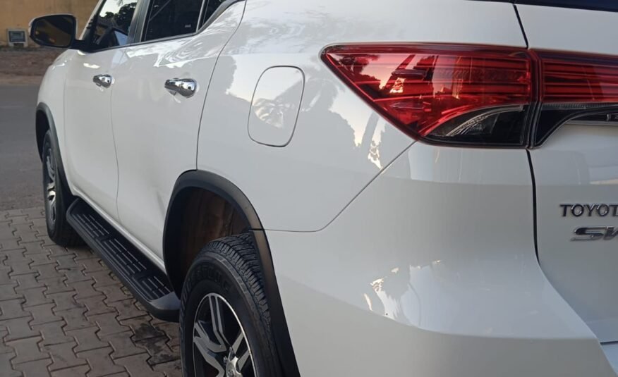 TOYOTA/ HILUX SW4 SR 2.7 4×2